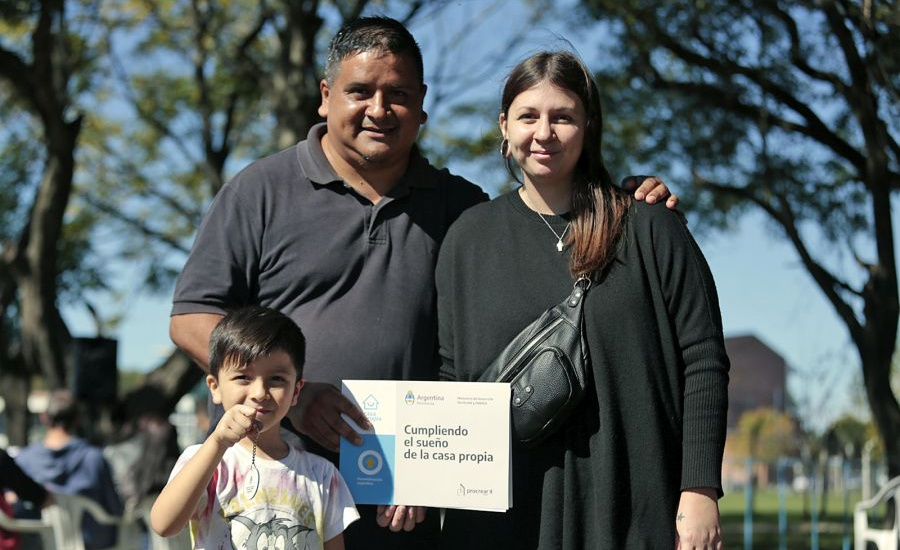 Nueva entrega de créditos del Programa "Casa Propia" junto a familias brownianas